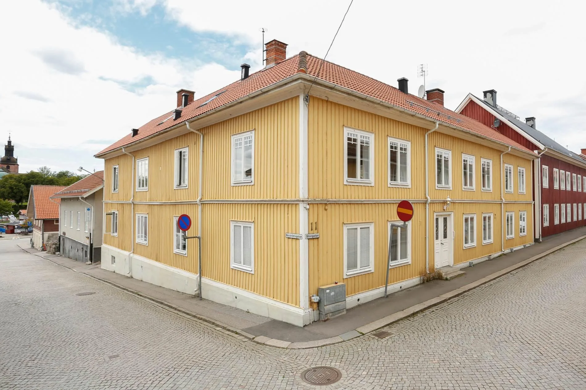 Hörnhuset sett från gatukorsningen